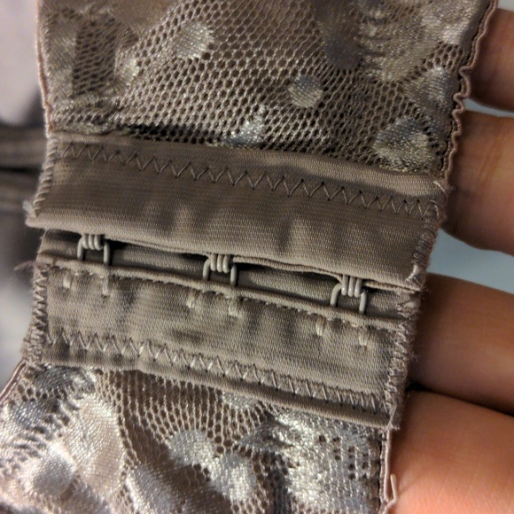 Comfortchoice Floral Lace Bra (no underwire or padding) EUC 38DD - Picture 4 of 12